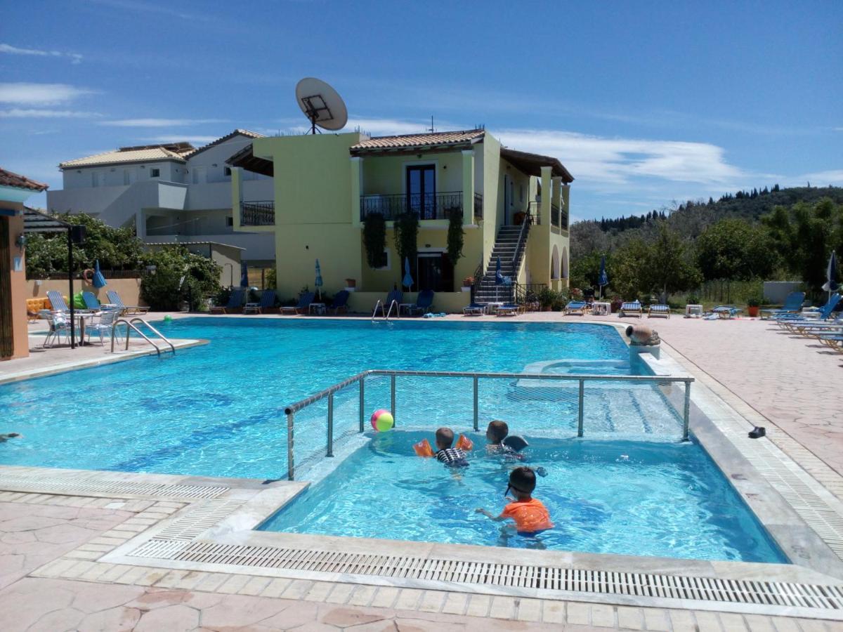 Amadeus Hawaii & * Sidari (Corfu)